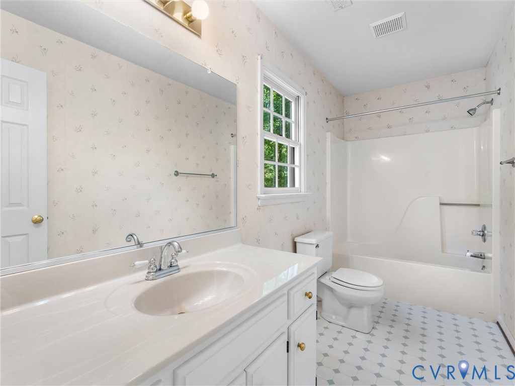 5610 Long Cove Road Midlothian, VA 23112 - Photo 40 of 54 Hall bath