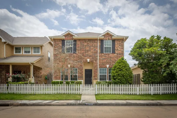 $2,000 | 7338 Autumn Sun Drive, Houston, TX 77083