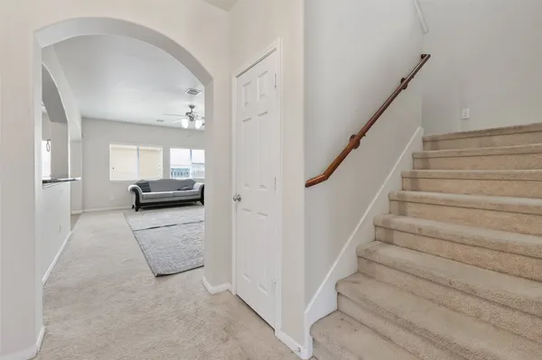 a view of entryway and kitchen