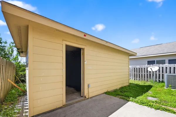 $2,000 | 7338 Autumn Sun Drive, Houston, TX 77083