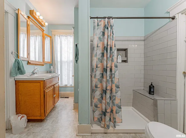 $139,900 | 225 4th Street, Lincoln, IL 62656