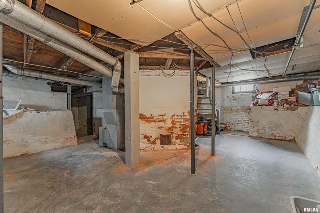 $139,900 | 225 4th Street, Lincoln, IL 62656