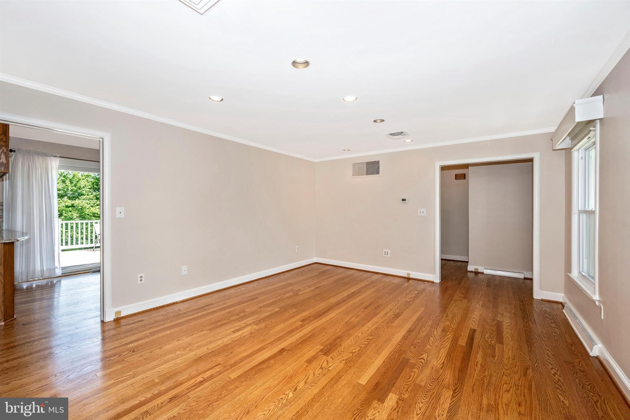 25805 Ridge Road Damascus, MD 20872 - Photo 8 of 70 Fresh paint! Clean & Bright!