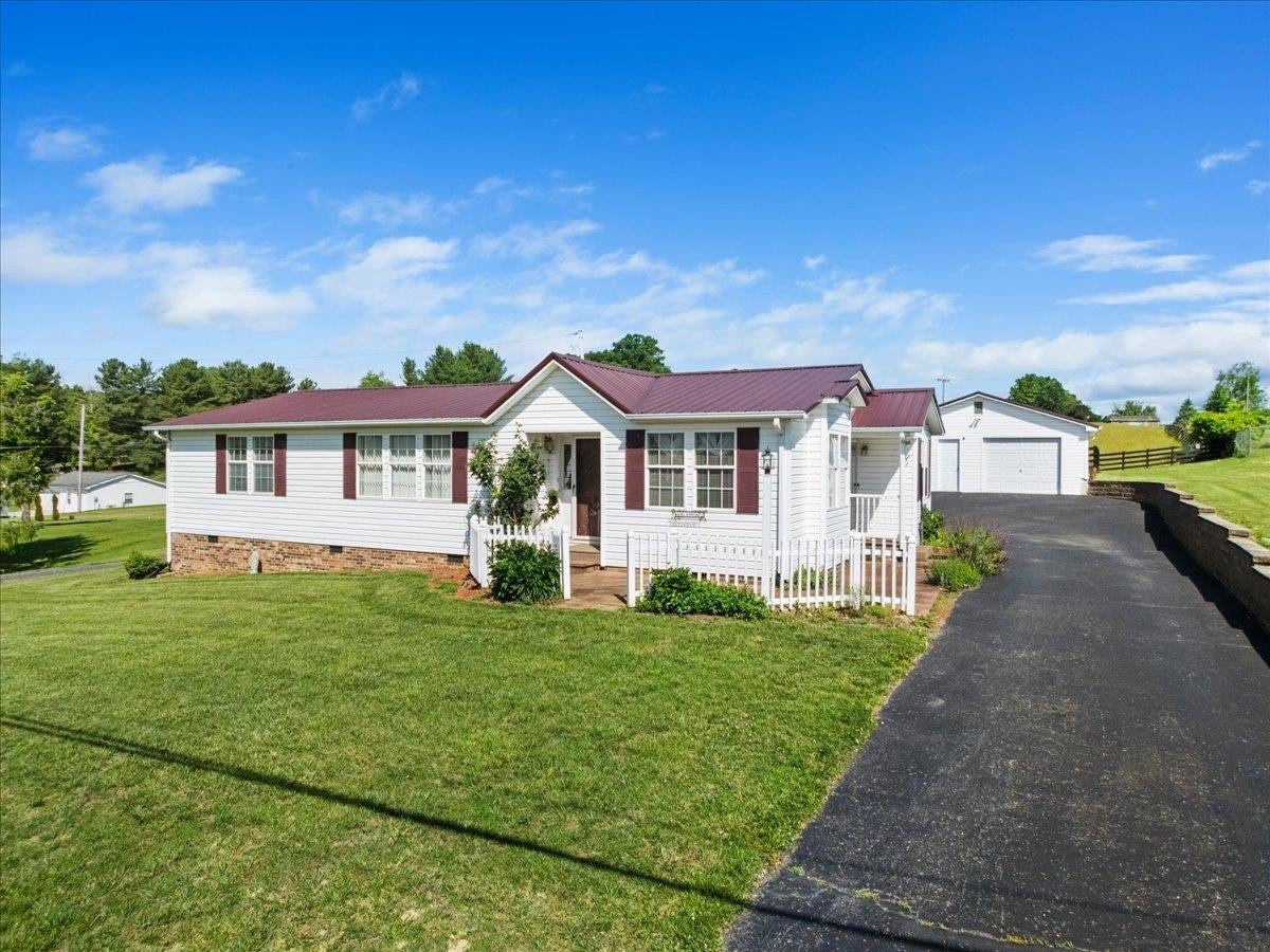 7727 Brooklyn Road Radford, VA 24141 - Photo 2 of 71 Gallery Image 2