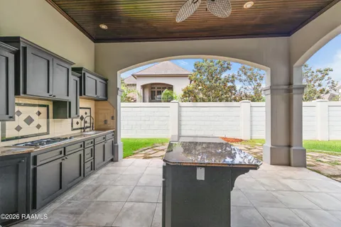$980,000 | 700 Farmington Drive, Lafayette, LA 70503
