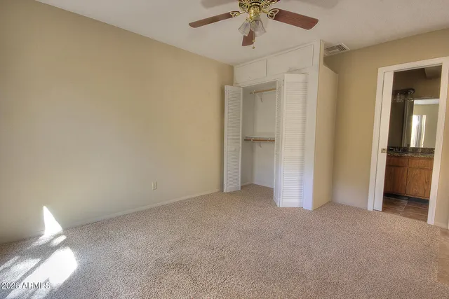 a view of empty room with a ceiling fan
