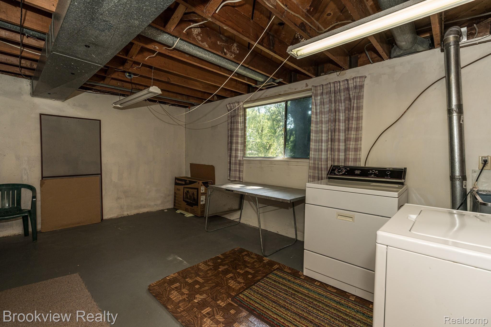 290 Donegal Drive Rochester, MI 48309 - Photo 25 of 33 290 Donegal MLS-W021.jpg
