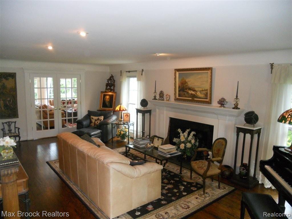 151 Overhill Road Bloomfield Hills, MI 48301 - Photo 13 of 25 Living Room