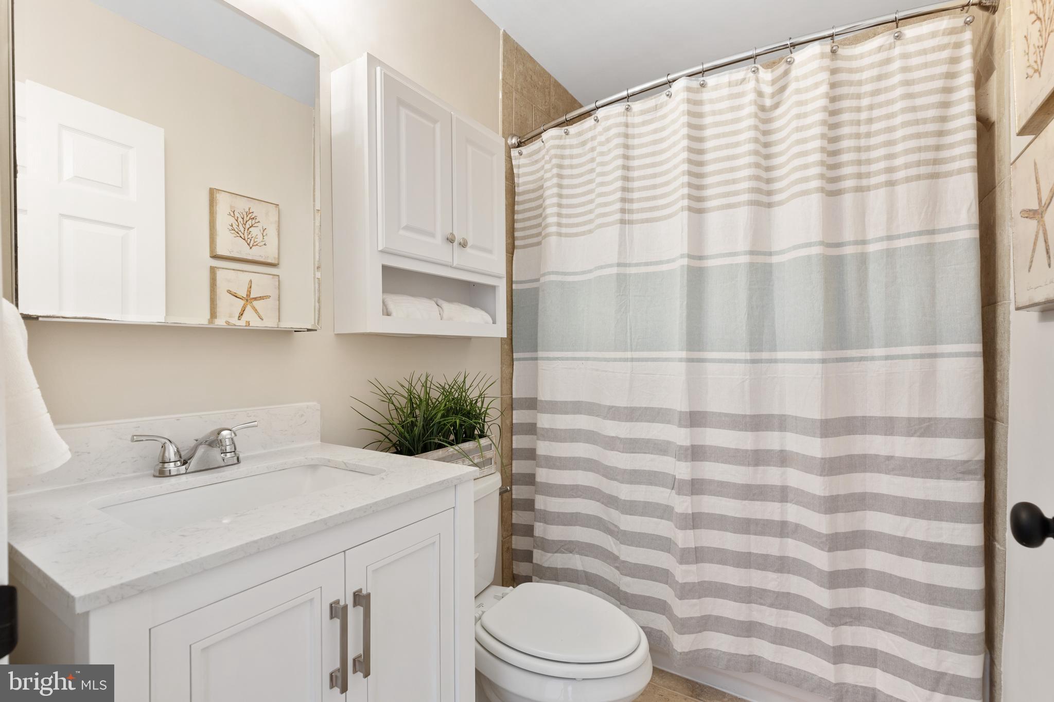 922 Fall Ridge Way Gambrills, MD 21054 - Photo 8 of 29 Hall Bathroom