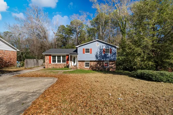 a view of a house with a yard