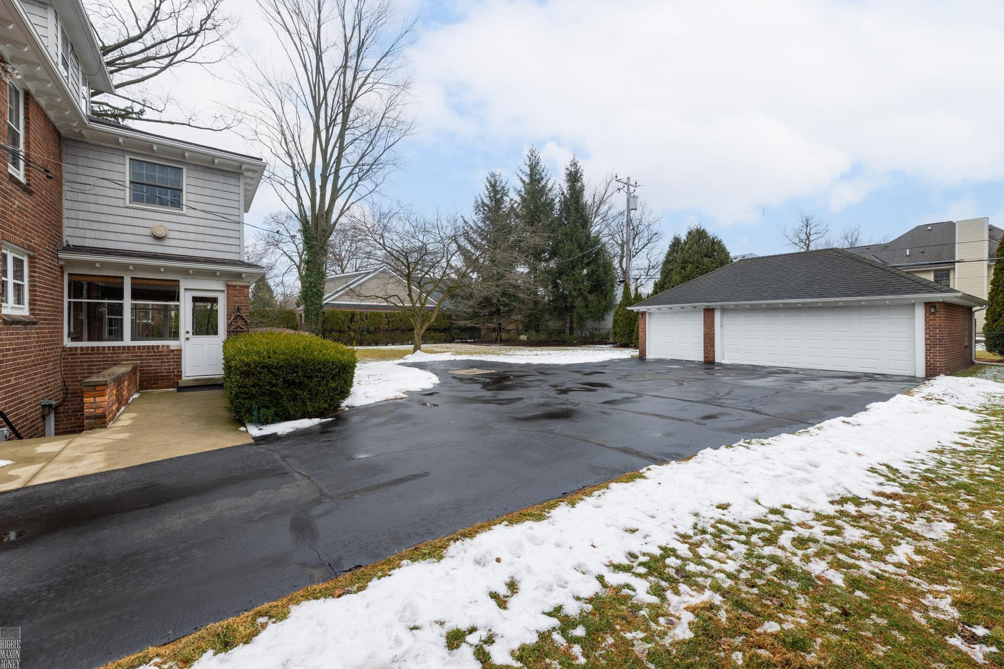 1009 Yorkshire Road Grosse Pointe, MI 48230 - Photo 29 of 38 3-car detached garage