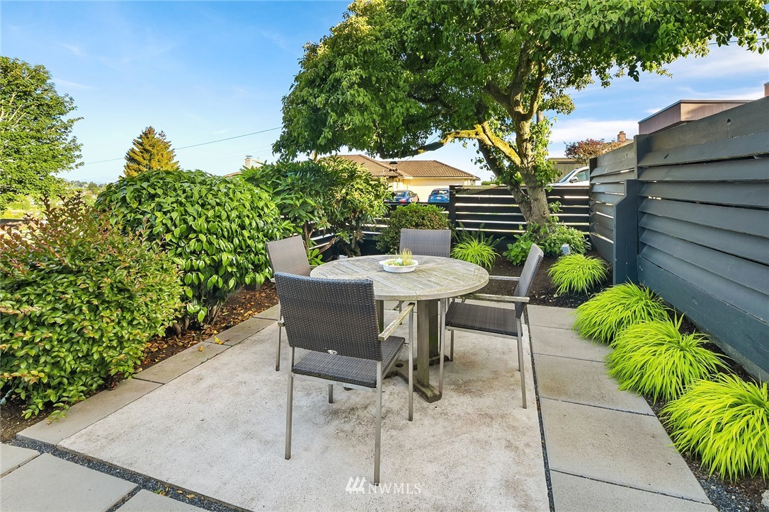 3704 West Dravus Street Seattle, WA 98199 - Photo 13 of 35 a view of a chairs and table in the backyard
