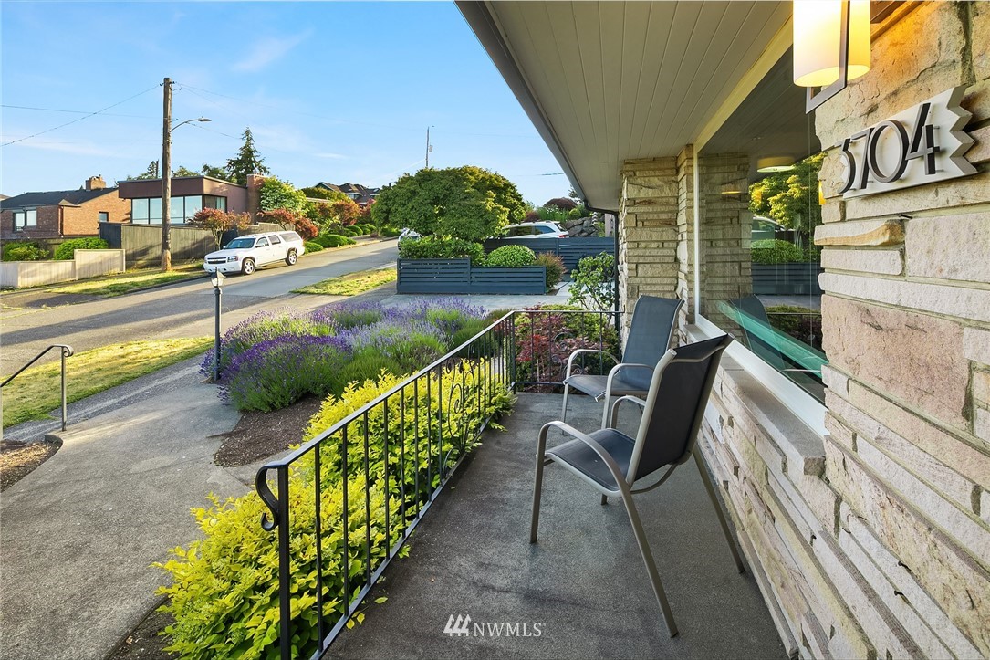 3704 West Dravus Street Seattle, WA 98199 - Photo 16 of 35 a view of a chair and tables in the balcony