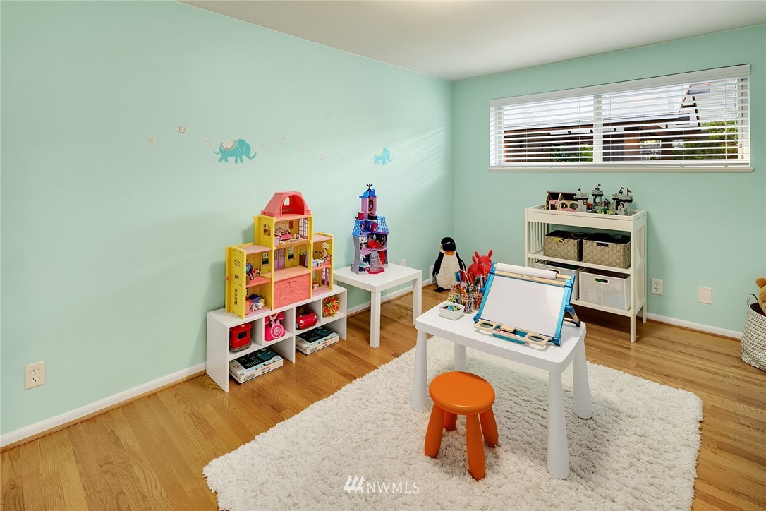 3704 West Dravus Street Seattle, WA 98199 - Photo 20 of 35 a living room with furniture and a wooden floor