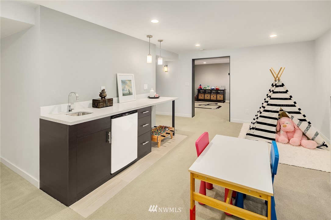 3704 West Dravus Street Seattle, WA 98199 - Photo 22 of 35