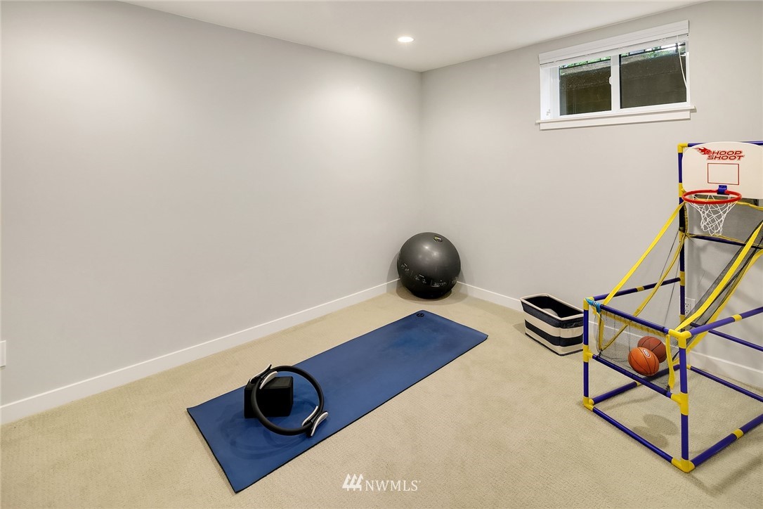 3704 West Dravus Street Seattle, WA 98199 - Photo 30 of 35 a view of a workspace with furniture