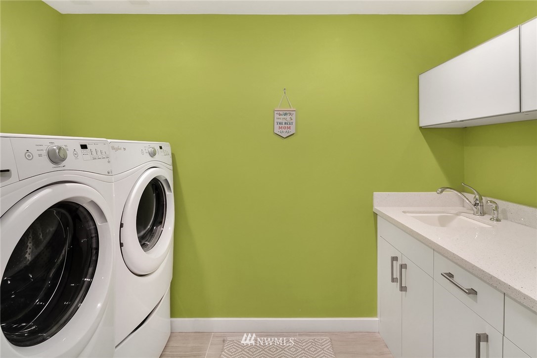 3704 West Dravus Street Seattle, WA 98199 - Photo 31 of 35 a utility room with dryer and washer