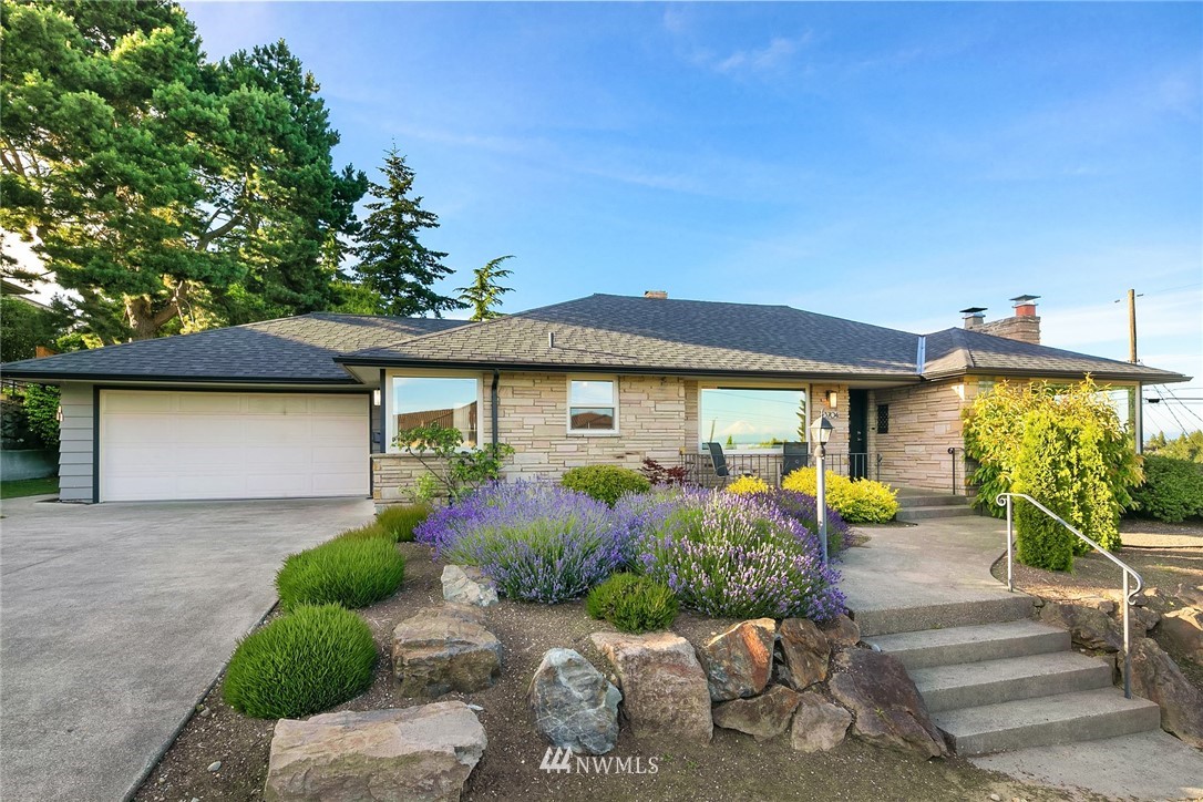 3704 West Dravus Street Seattle, WA 98199 - Photo 35 of 35 a front view of a house with garden
