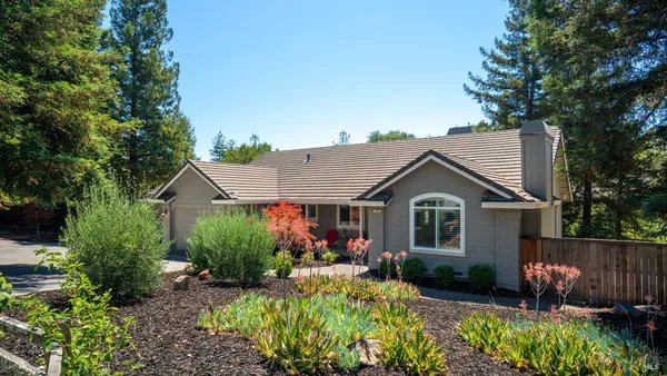 $1,845,000 | 219 Burgundy Road, Healdsburg, CA 95448