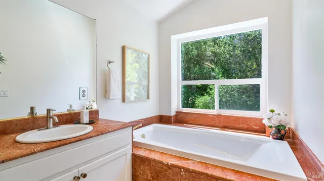 $1,895,000 | 219 Burgundy Road, Healdsburg, CA 95448