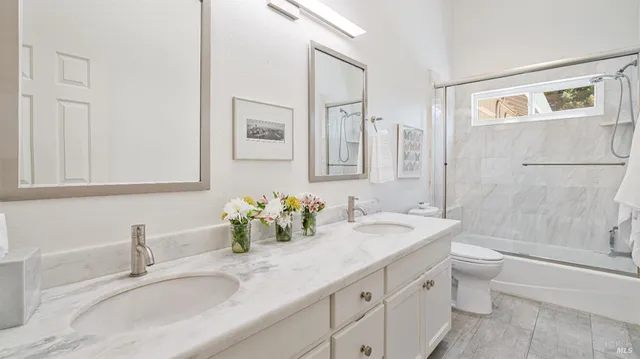 $1,895,000 | 219 Burgundy Road, Healdsburg, CA 95448