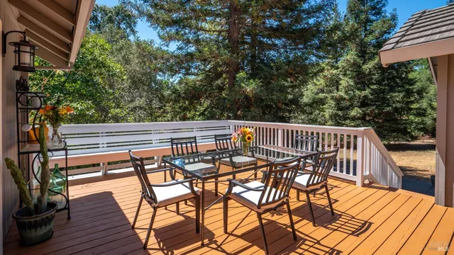 $1,895,000 | 219 Burgundy Road, Healdsburg, CA 95448