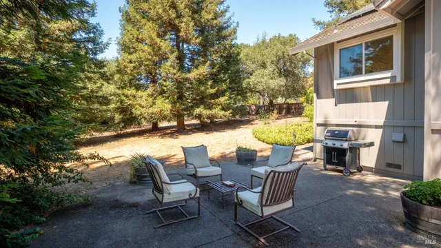 $1,895,000 | 219 Burgundy Road, Healdsburg, CA 95448