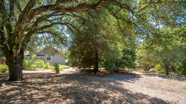 $1,895,000 | 219 Burgundy Road, Healdsburg, CA 95448