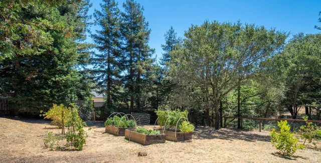 $1,895,000 | 219 Burgundy Road, Healdsburg, CA 95448