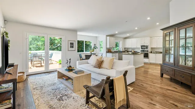 $1,895,000 | 219 Burgundy Road, Healdsburg, CA 95448