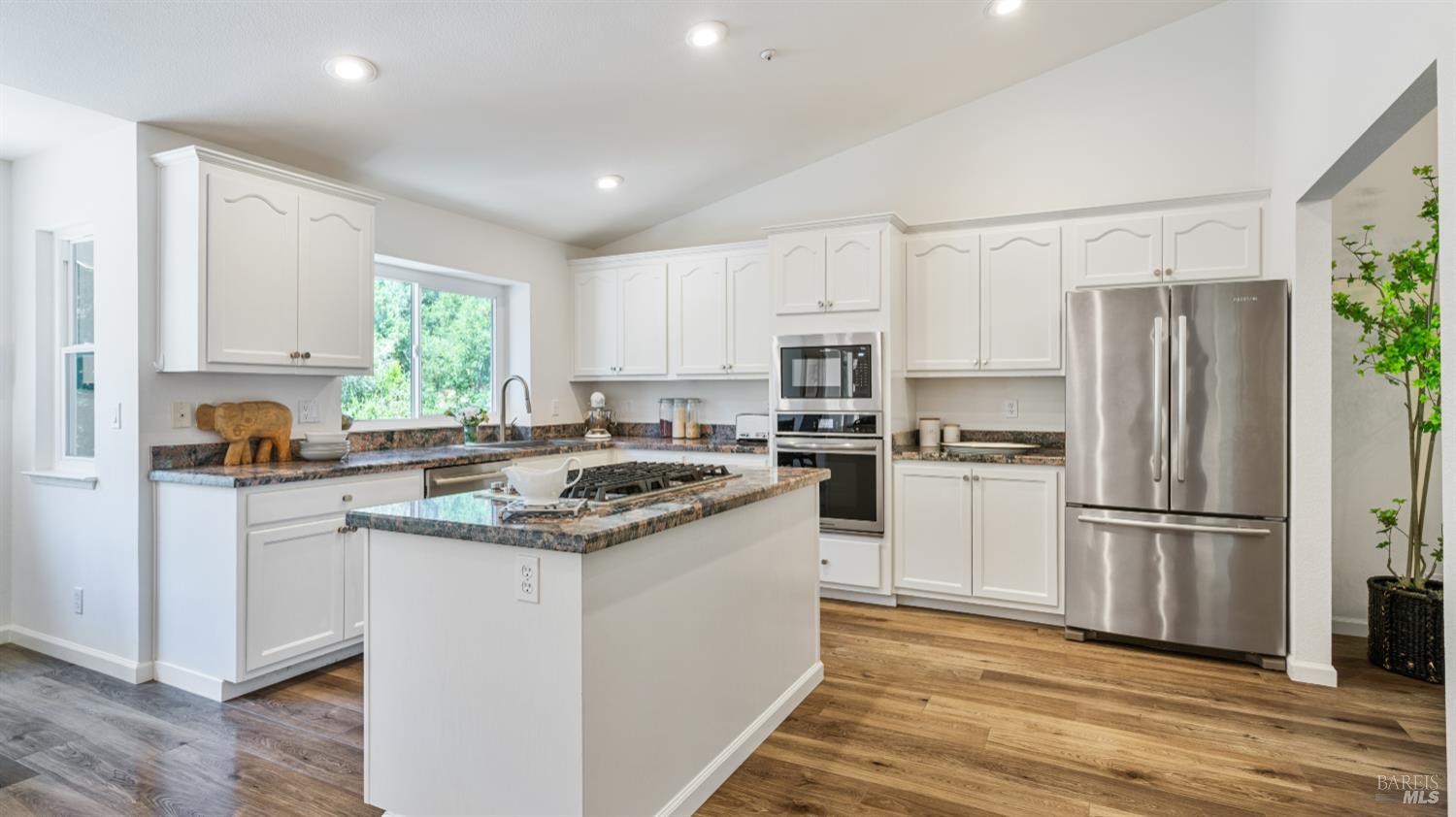 219 Burgundy Road Healdsburg, CA 95448 - Photo 9 of 29