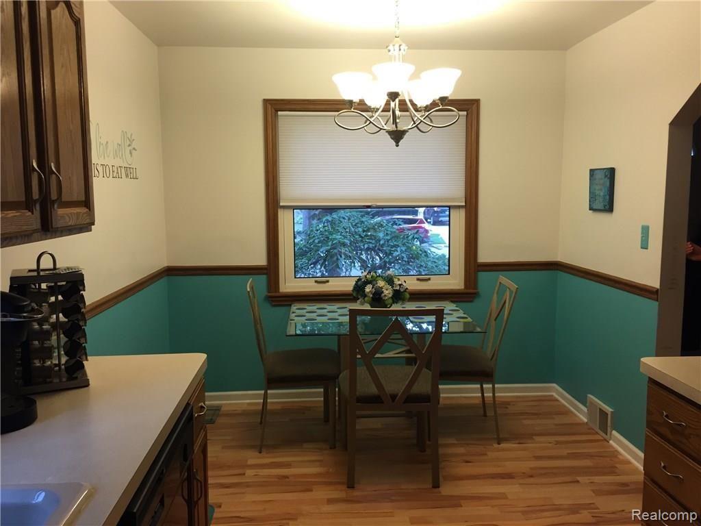 9237 Rosedale Boulevard Allen Park, MI 48101 - Photo 6 of 16 6.JPG