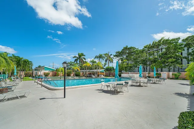 $249,999 | 400 Northeast 20th Street, Unit D101, Boca Raton, FL 33431