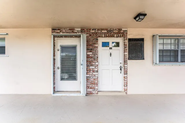 $249,999 | 400 Northeast 20th Street, Unit D101, Boca Raton, FL 33431