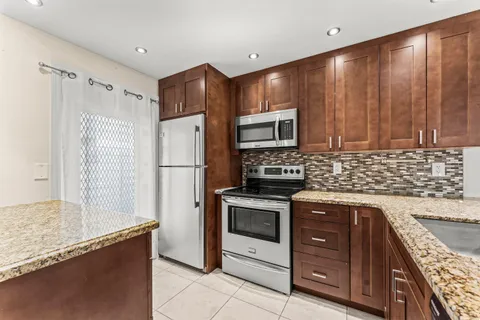 $249,999 | 400 Northeast 20th Street, Unit D101, Boca Raton, FL 33431