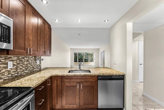 $249,999 | 400 Northeast 20th Street, Unit D101, Boca Raton, FL 33431
