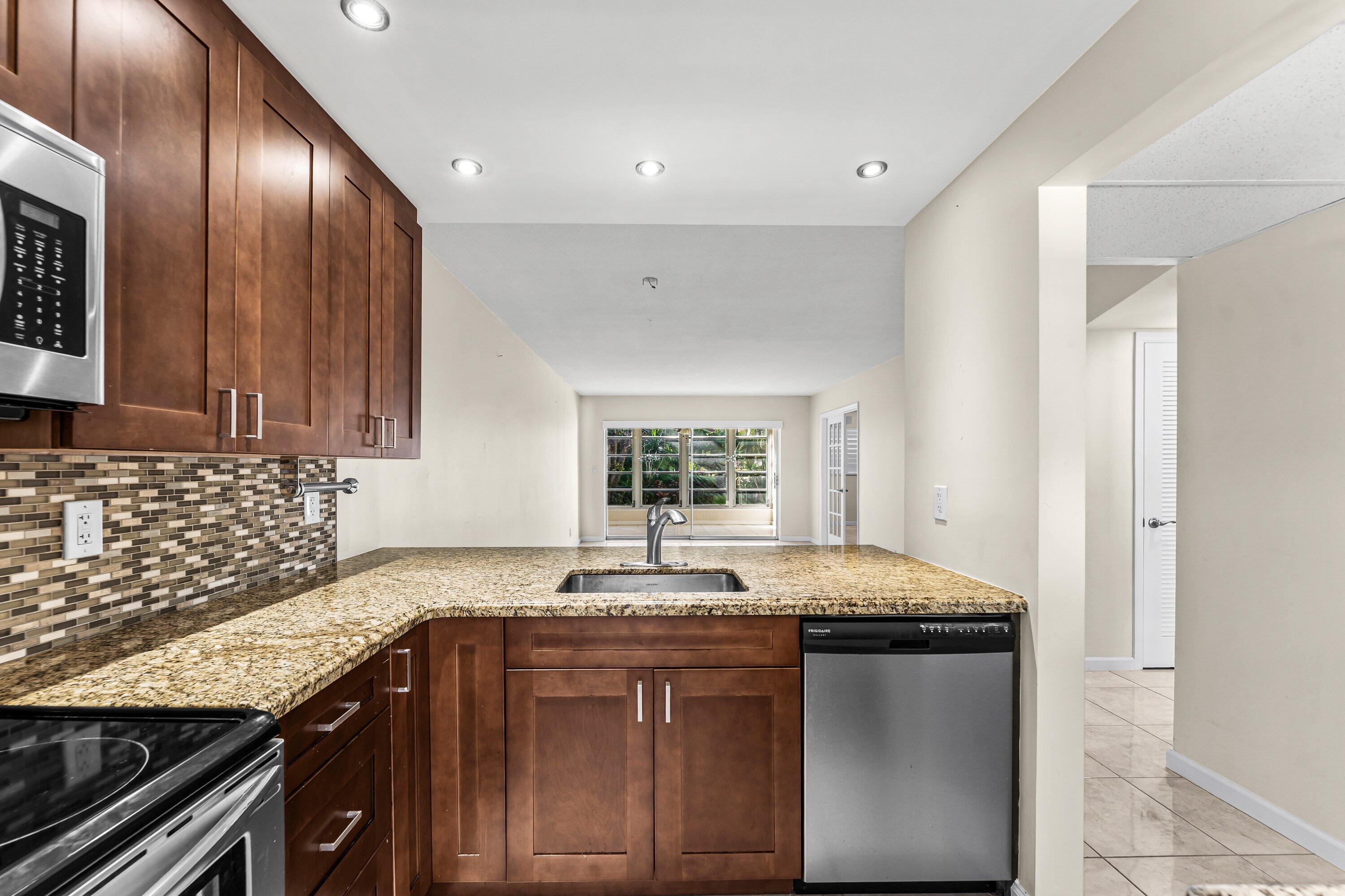 400 Northeast 20th Street, Unit D101 Boca Raton, FL 33431 - Photo 8 of 41 Kitchen