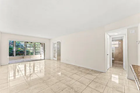 $249,999 | 400 Northeast 20th Street, Unit D101, Boca Raton, FL 33431