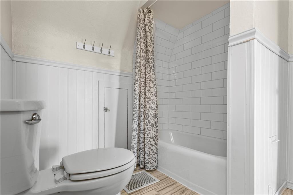 4048 Franklin Road Pittsburgh, PA 15214 - Photo 15 of 25 a bathroom with a toilet and a shower