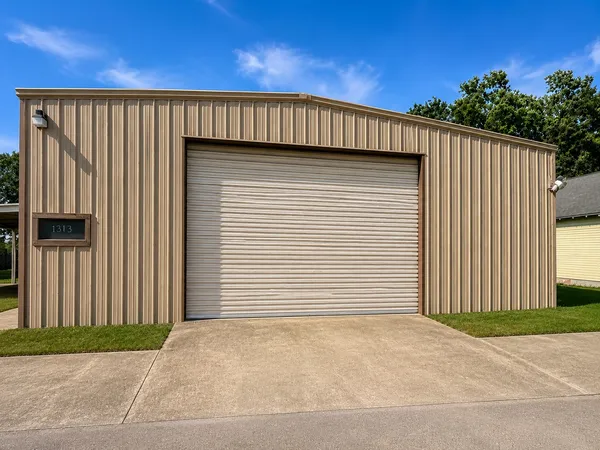 $1,800 | 220 West 1st Street, Wharton, TX 77488
