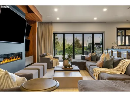 $6,975,000 | 8001 Southeast Evergreen Highway, Vancouver, WA 98664