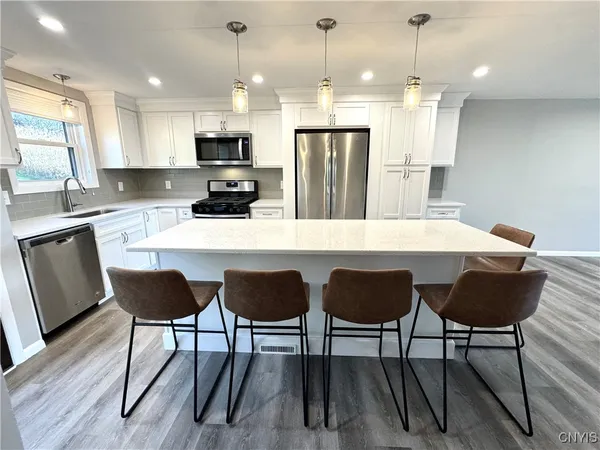 $2,200 | 62 Chestnut Road, New Hartford, NY 13413