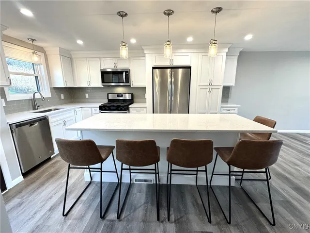 $2,200 | 62 Chestnut Road, New Hartford, NY 13413