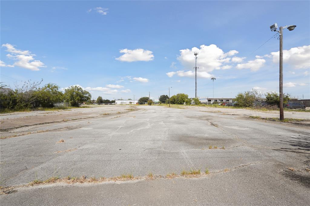 4501 Interstate 30 Mesquite, TX 75150 - Photo 11 of 20 a view of a road with a big yard