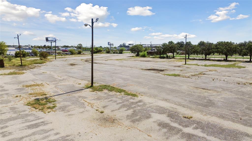 4501 Interstate 30 Mesquite, TX 75150 - Photo 20 of 20 a view of a basketball court