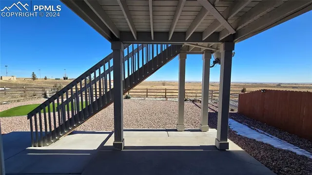 an empty room with closet and mirror