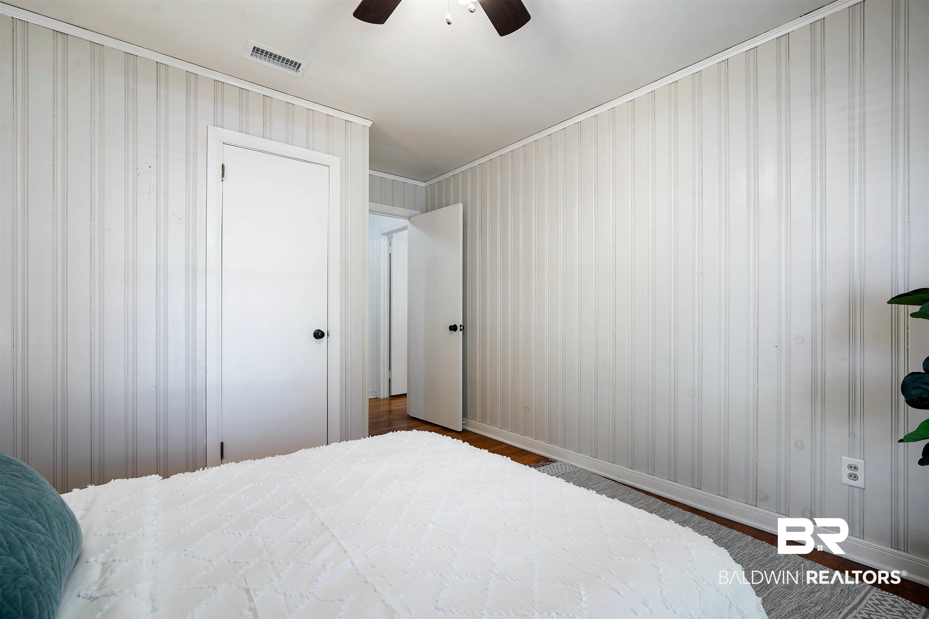 2615 Walton Avenue Mobile, AL 36606 - Photo 23 of 33 Bedroom with baseboards, visible vents, a ceiling fan, ornamental molding, and wood finished floors