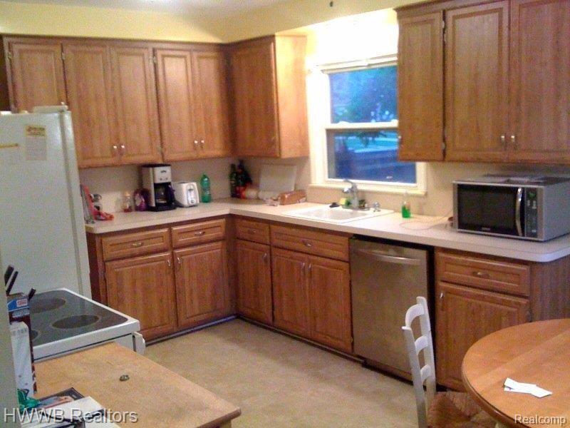 1760 Dorothea Road Berkley, MI 48072 - Photo 11 of 11 Kitchen newer appliances