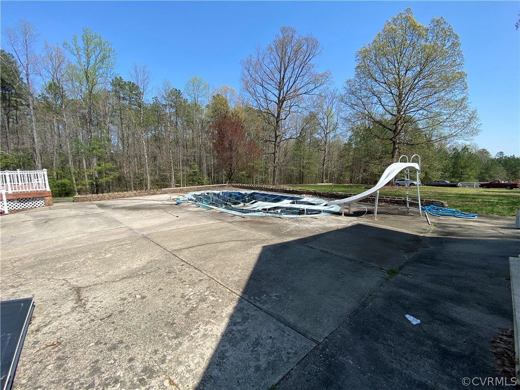 13221 Bailey Bridge Road Midlothian, VA 23112 - Photo 32 of 33 a view of a backyard of a house