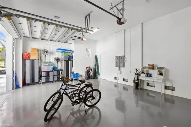 $7,950,000 | 299 Mermaids Bight, Naples, FL 34103